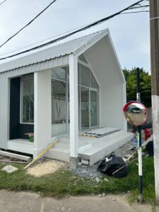 งานก่อสร้างโครงสร้างบ้าน หลังคาจั่วเมทัลชีท โดย Maji Studio
